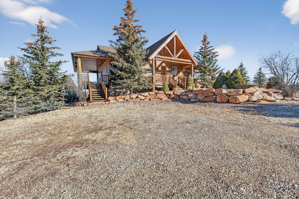 Photo of 2175 W Manitoban Trail Trl, Duck Creek Village, UT 84762 (MLS # 114860)
