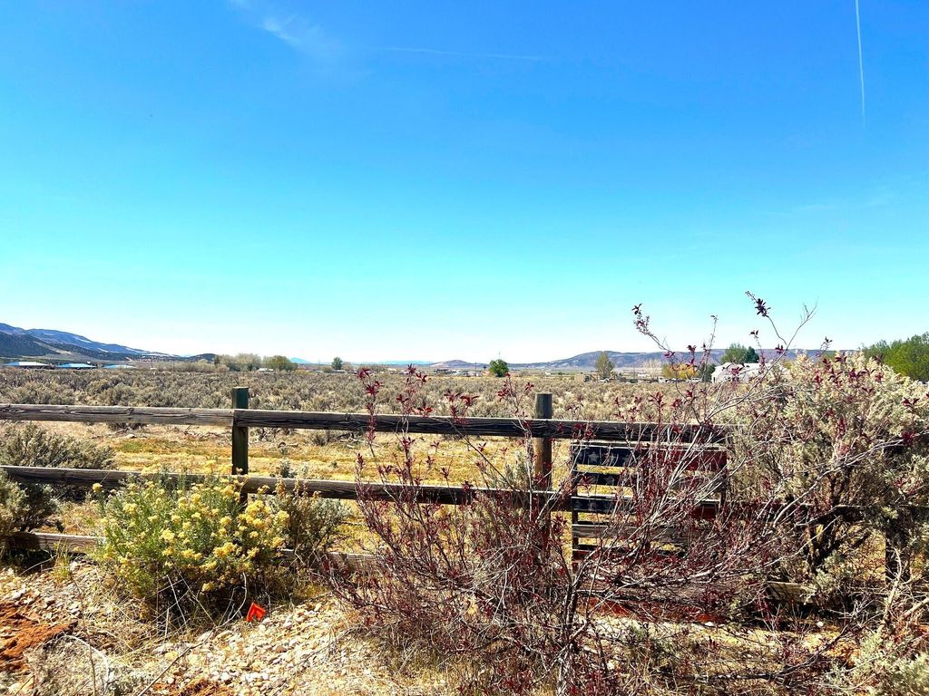 Photo of 38 Aspen Cove Unit 3, Parowan, UT 84761 (MLS # 115798)