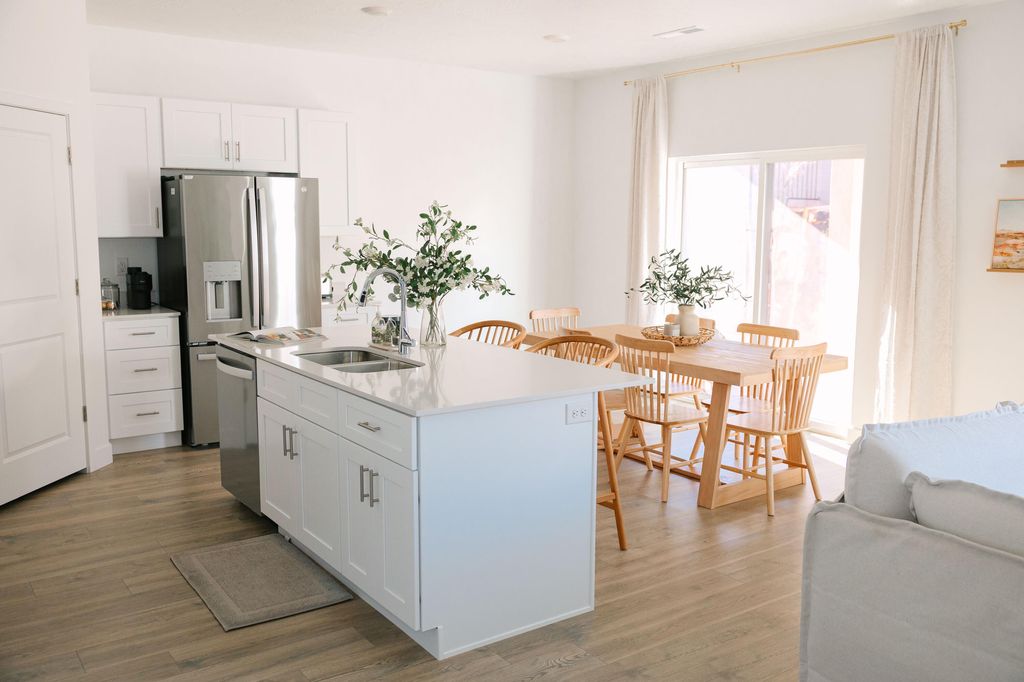 Photo of 1448 S STAIRCASE Way, Washington, UT 84780 (MLS # 114420)