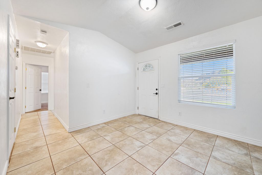 Photo of 703 N 325 E, Hurricane, UT 84737 (MLS # 113717)