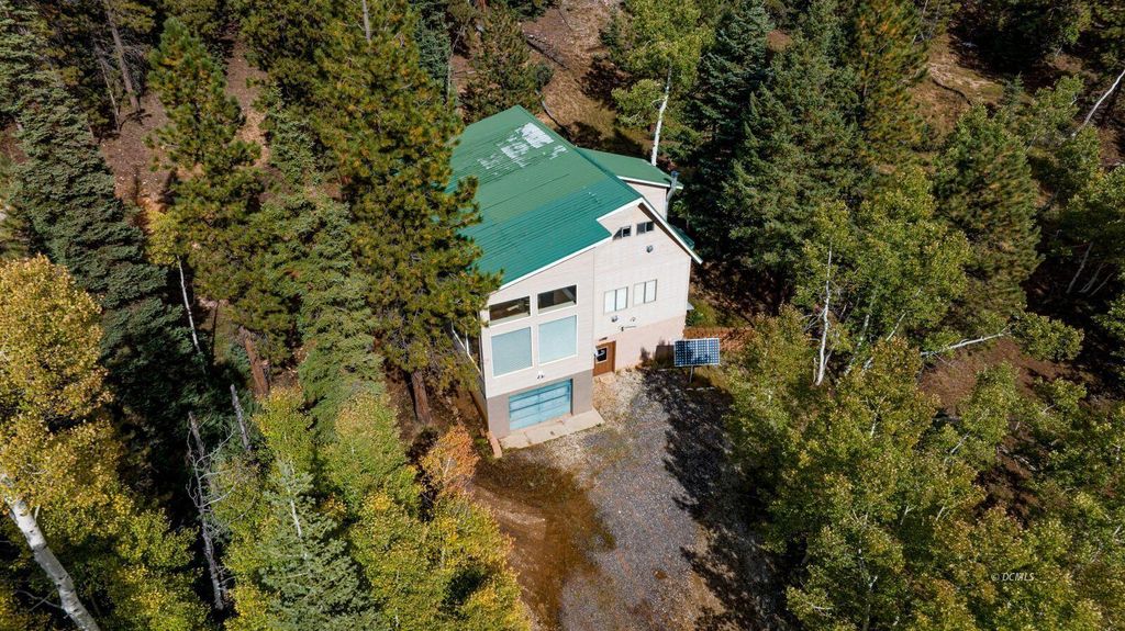 Photo of 870 W Bear Track Trak, Duck Creek Village, UT 84762 (MLS # 111018)