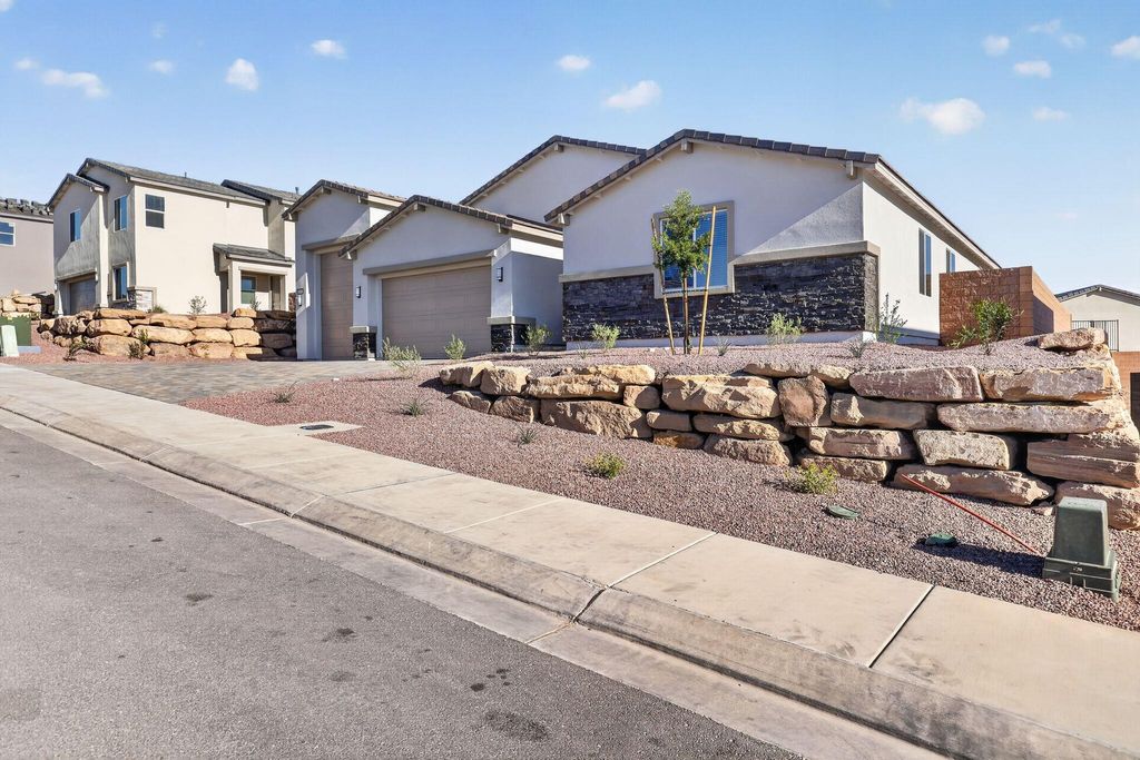 Photo of 3054 W Orco LN, Saint George, UT 84770 (MLS # 116026)