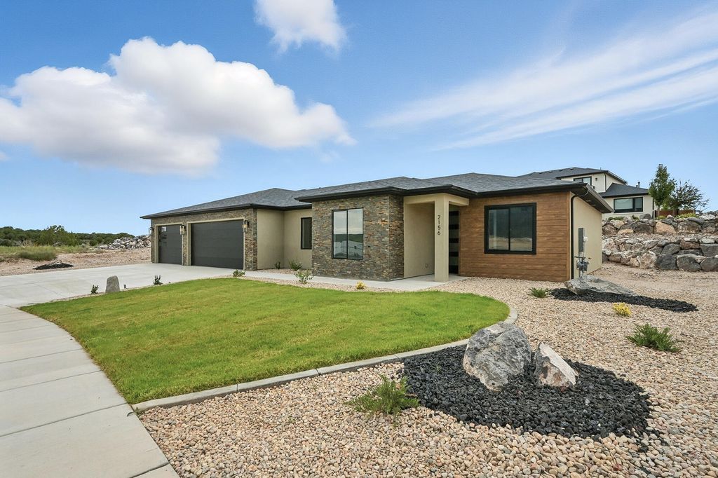 Photo of 2156 S Bluff DR, Cedar City, UT 84720 (MLS # 112945)