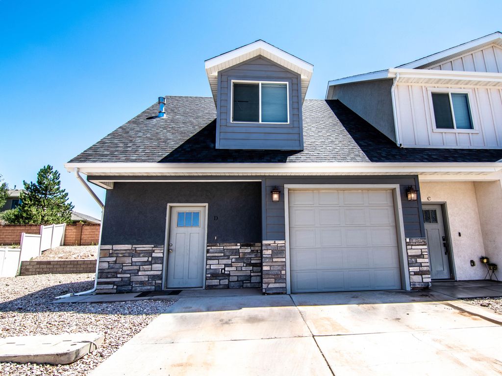 Photo of 1577 S Topaz DR #D, Cedar City, UT 84720 (MLS # 112402)