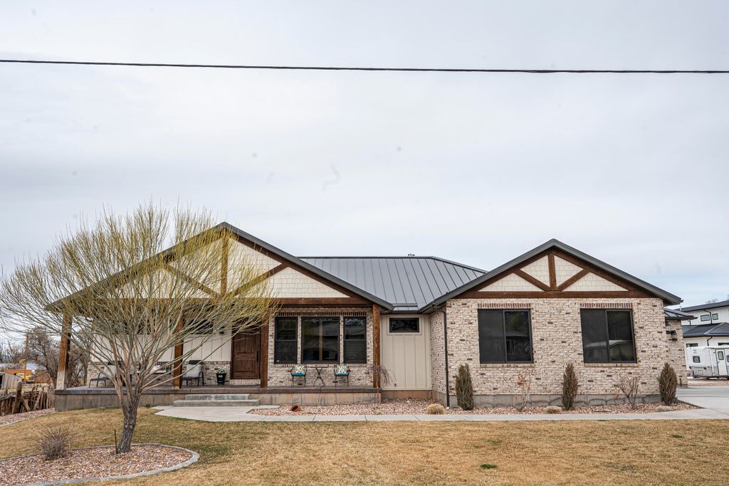 Photo of 434 W 300 N, Parowan, UT 84761 (MLS # 110562)