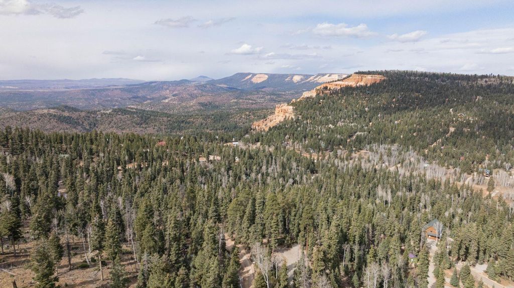 Photo of 11201110 W Strawberry Point RD, Duck Creek Village, UT 84762 (MLS # 110745)