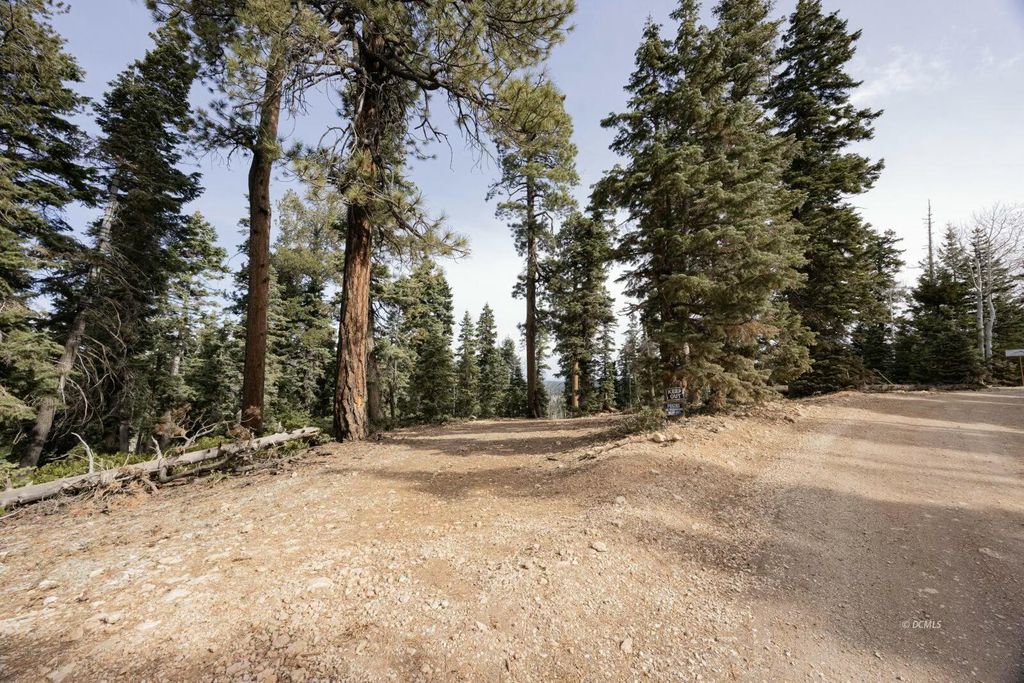 Photo of 11201110 W Strawberry Point RD, Duck Creek Village, UT 84762 (MLS # 110745)