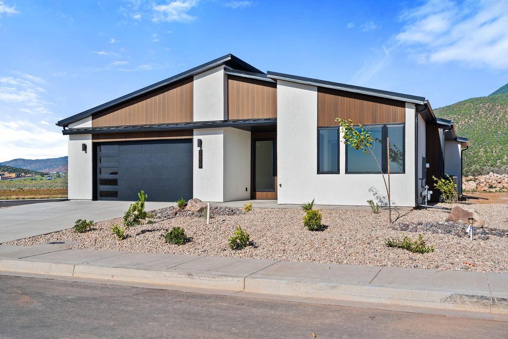 Photo of 2629 S Mann Lane, Cedar City, UT 84720 (MLS # 111811)