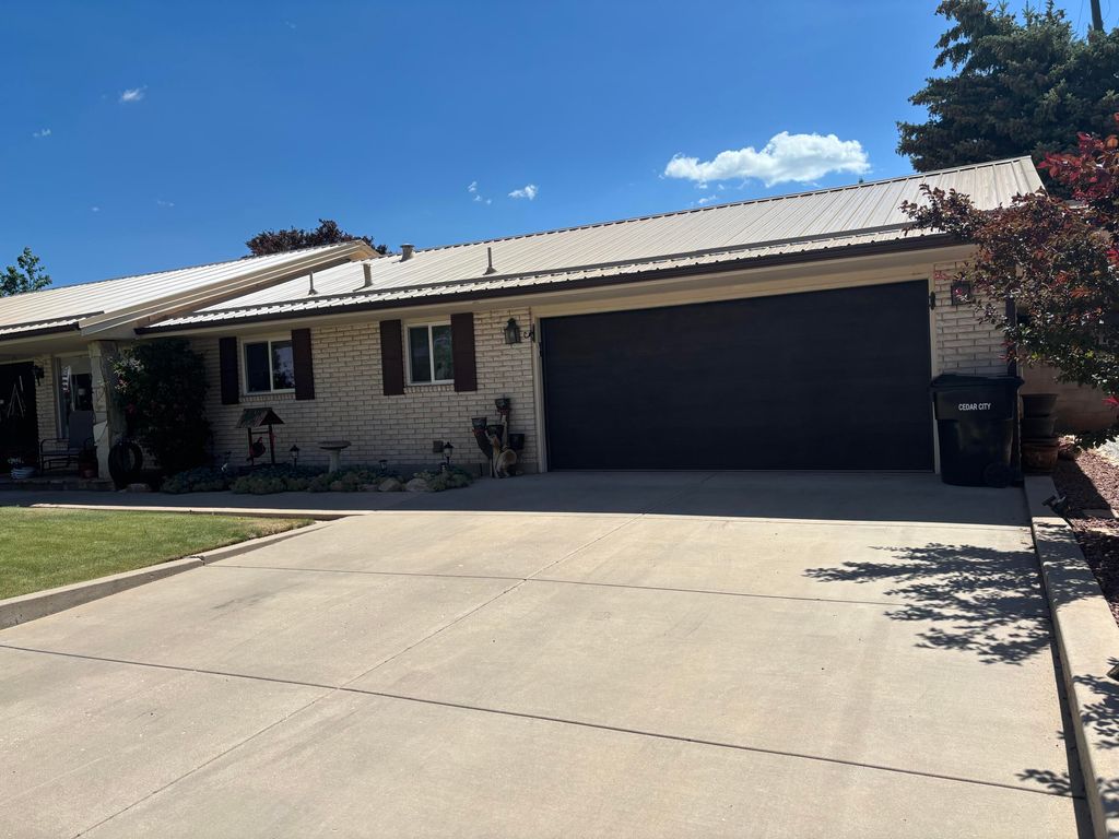 Photo of 252 E. Altamira Ave, Cedar City, UT 84720 (MLS # 112116)