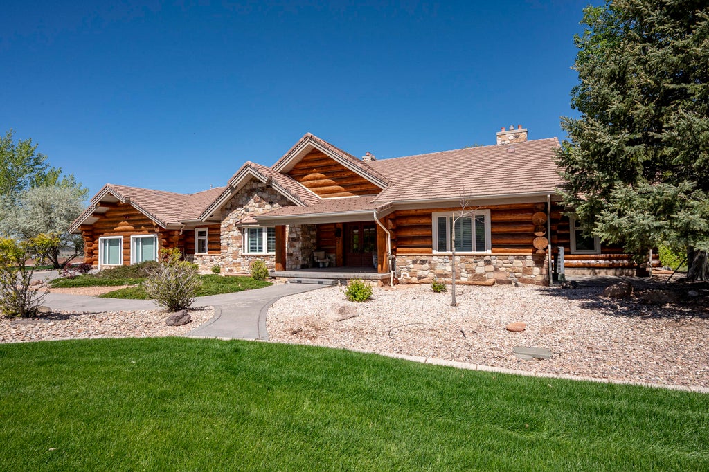 Photo of 1050 W Old Hwy 91, Parowan, UT 84761 (MLS # 116307)