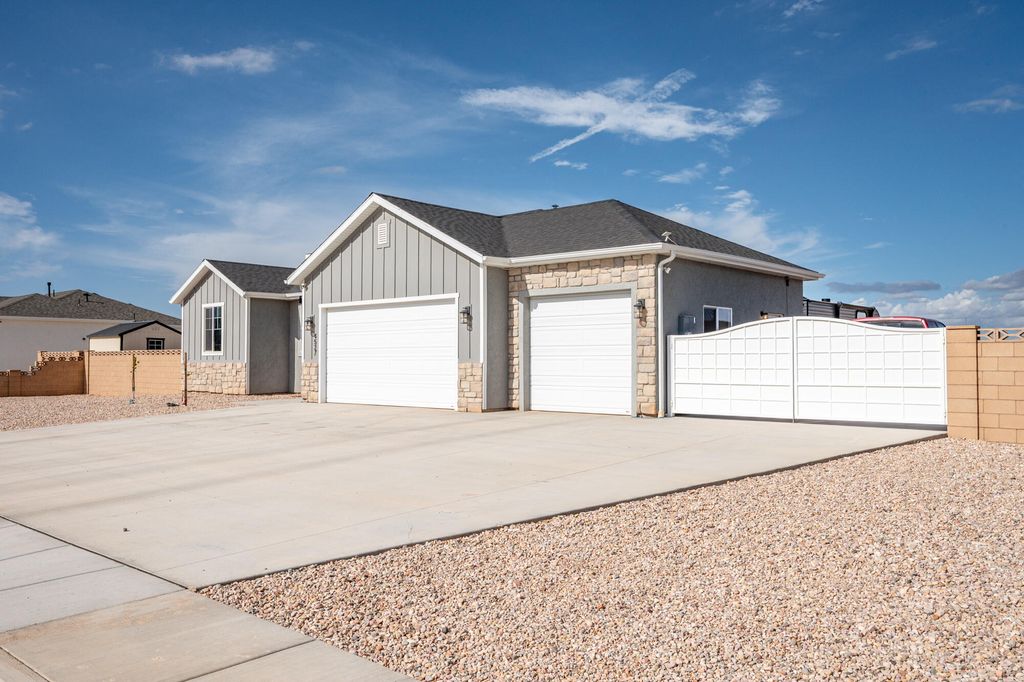 Photo of 4527 N 2600 W, Cedar City, UT 84721 (MLS # 112694)