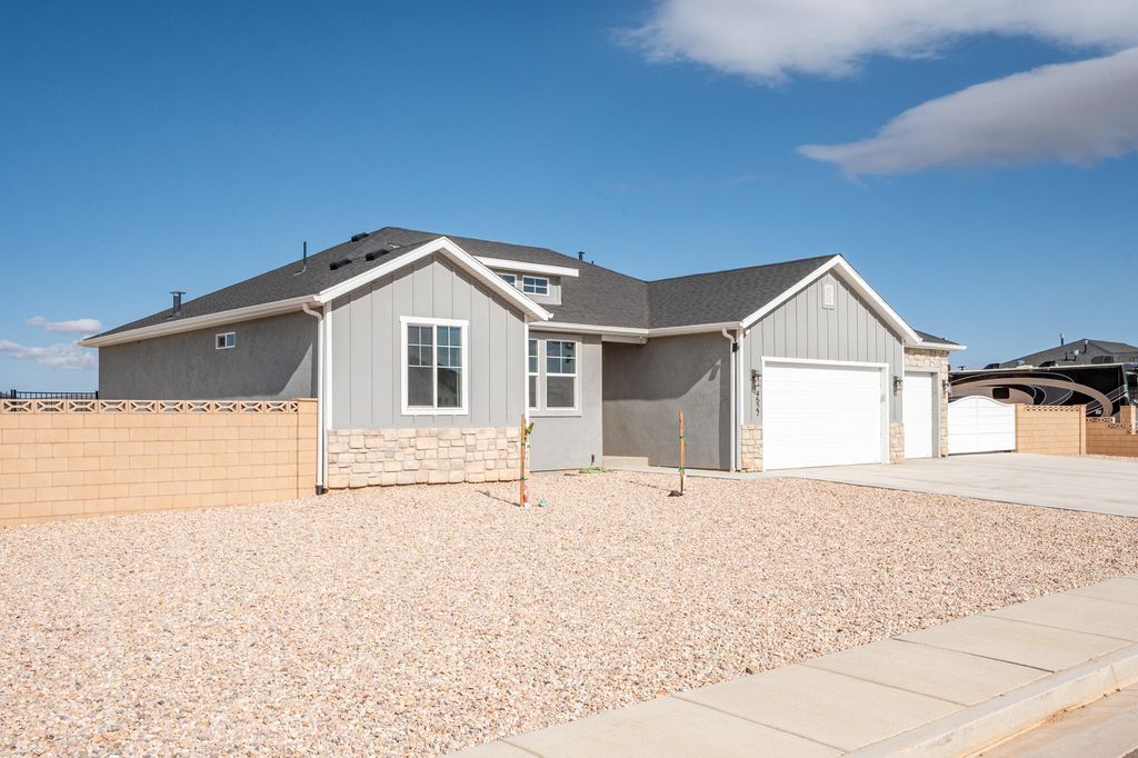 Photo of 4527 N 2600 W, Cedar City, UT 84721 (MLS # 112694)