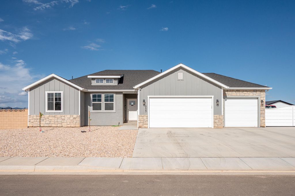Photo of 4527 N 2600 W, Cedar City, UT 84721 (MLS # 112694)