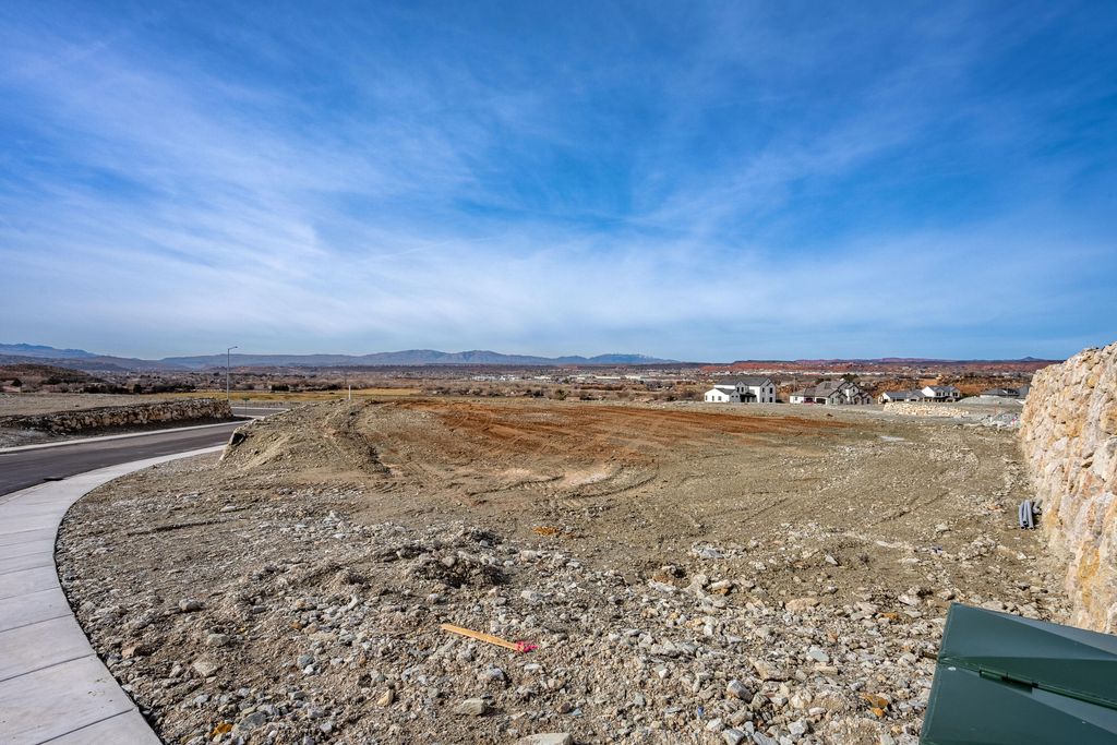 Photo of 993 E TOMAHAWK DR #LOT 501, Washington, UT 84780 (MLS # 101111)