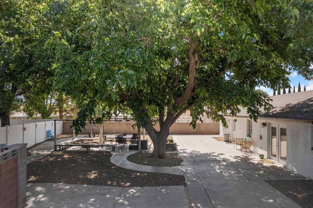 Photo of 3138 CRESTVIEW DR, Santa Clara, UT 84765 (MLS # 116422)