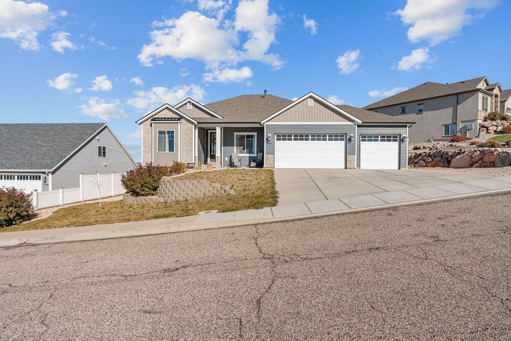 Photo of 3354 W Kingsbury DR, Cedar City, UT 84720 (MLS # 113947)