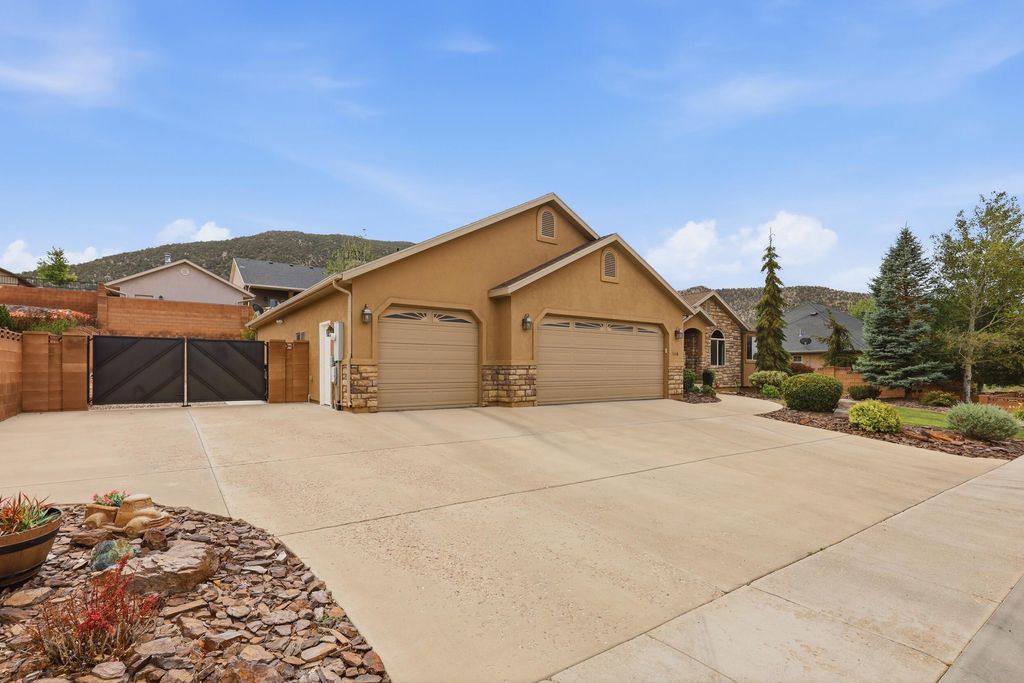 Photo of 1116 E Fiddlers Canyon RD, Cedar City, UT 84721 (MLS # 117211)