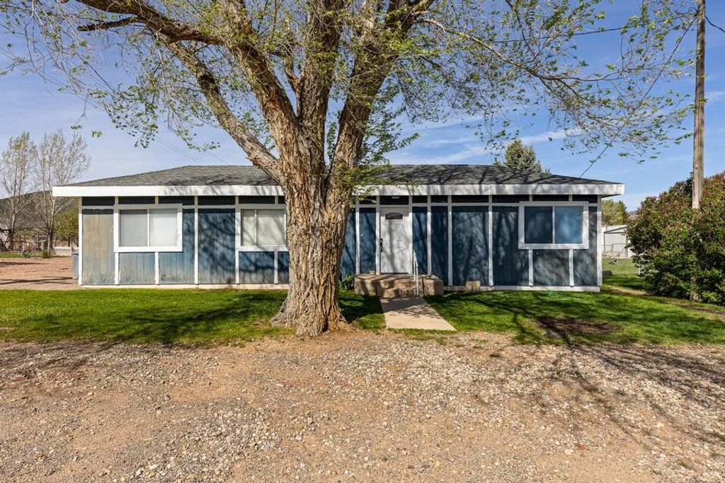 Photo of 318 S Center ST, Enterprise, UT 84725 (MLS # 115880)