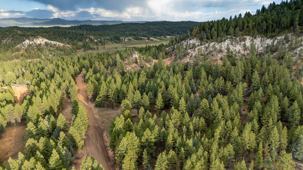 Photo of 10 Elk Ridge Estates Phase 6, Alton, UT 84710 (MLS # 118030)