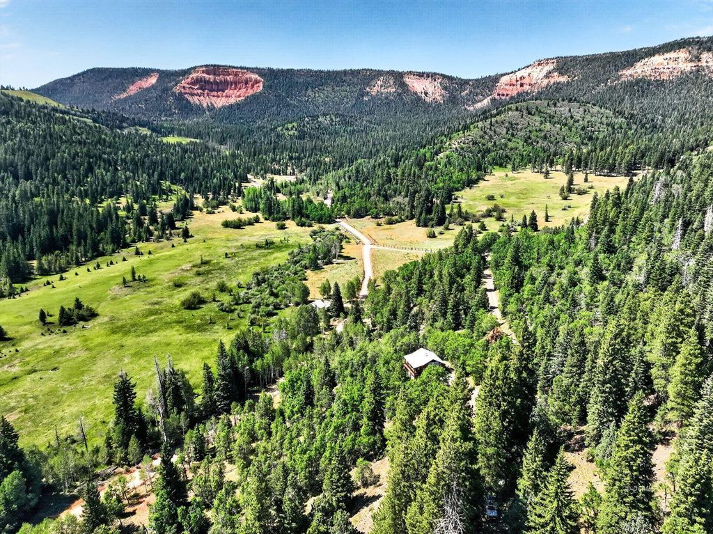 Photo of 1545 N Squirrel DR, Duck Creek Village, UT 84762 (MLS # 117035)