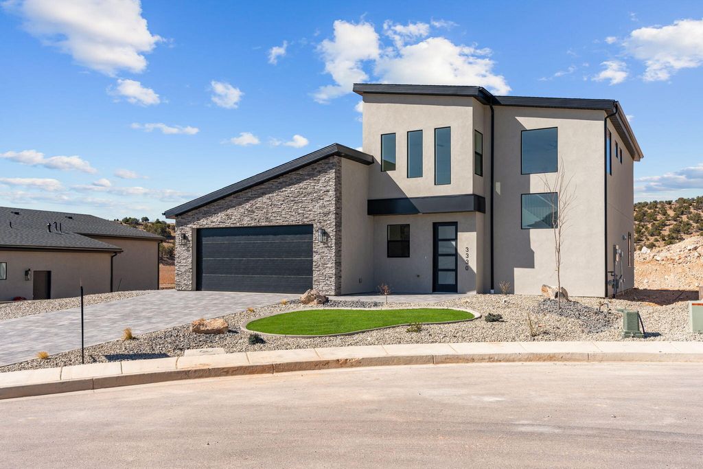 Photo of 3330 W Sun Circle W, Cedar City, UT 84720 (MLS # 114485)