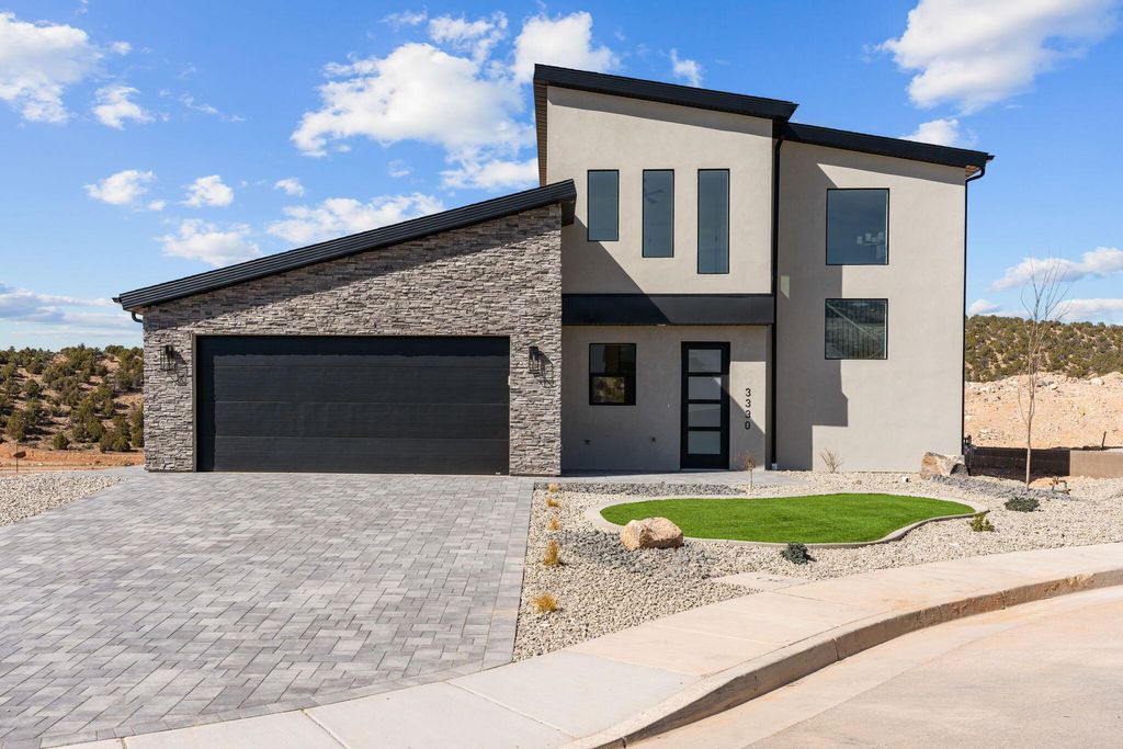Photo of 3330 W Sun Circle W, Cedar City, UT 84720 (MLS # 114485)