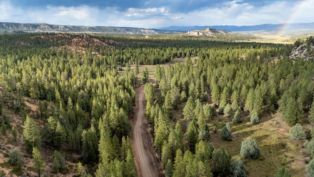 Photo of 4 Elk Ridge Estates Phase 6, Alton, UT 84710 (MLS # 118023)