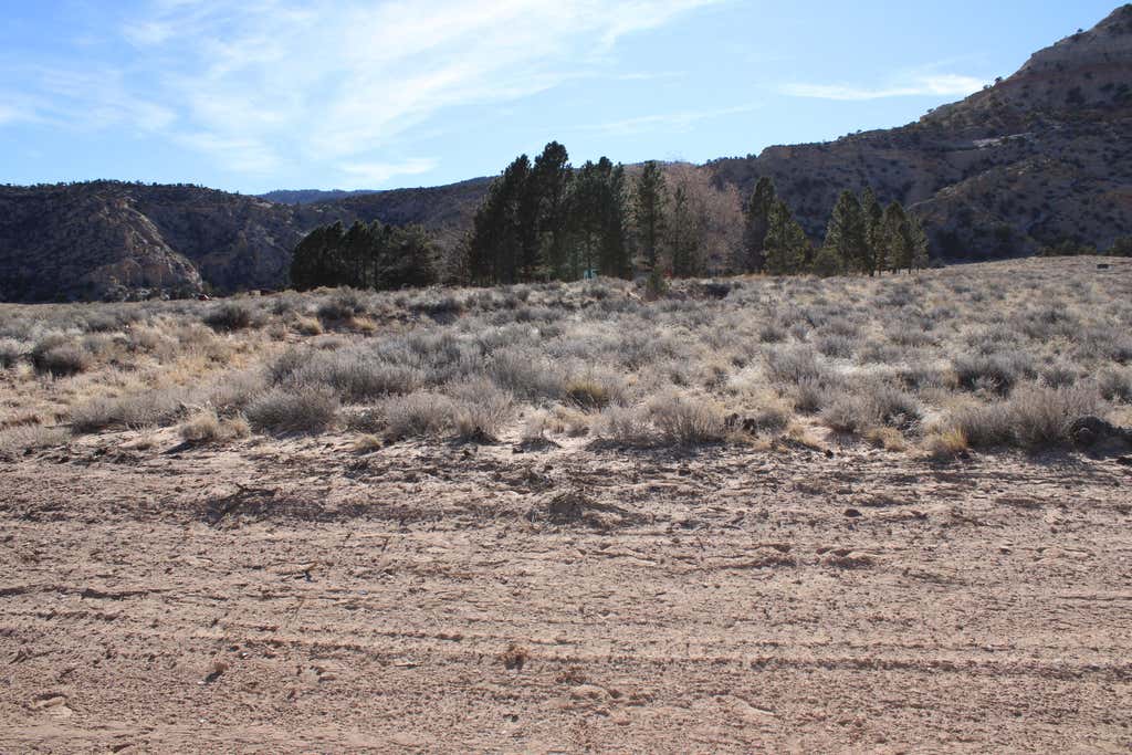 Photo of 140 E TEASDALE RD, Teasdale, UT 84773 (MLS # 117276)