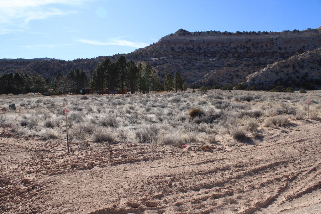 Photo of 140 E TEASDALE RD, Teasdale, UT 84773 (MLS # 117276)