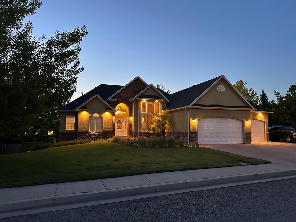 Photo of 2258 W 700 S, Cedar City, UT 84720 (MLS # 112021)