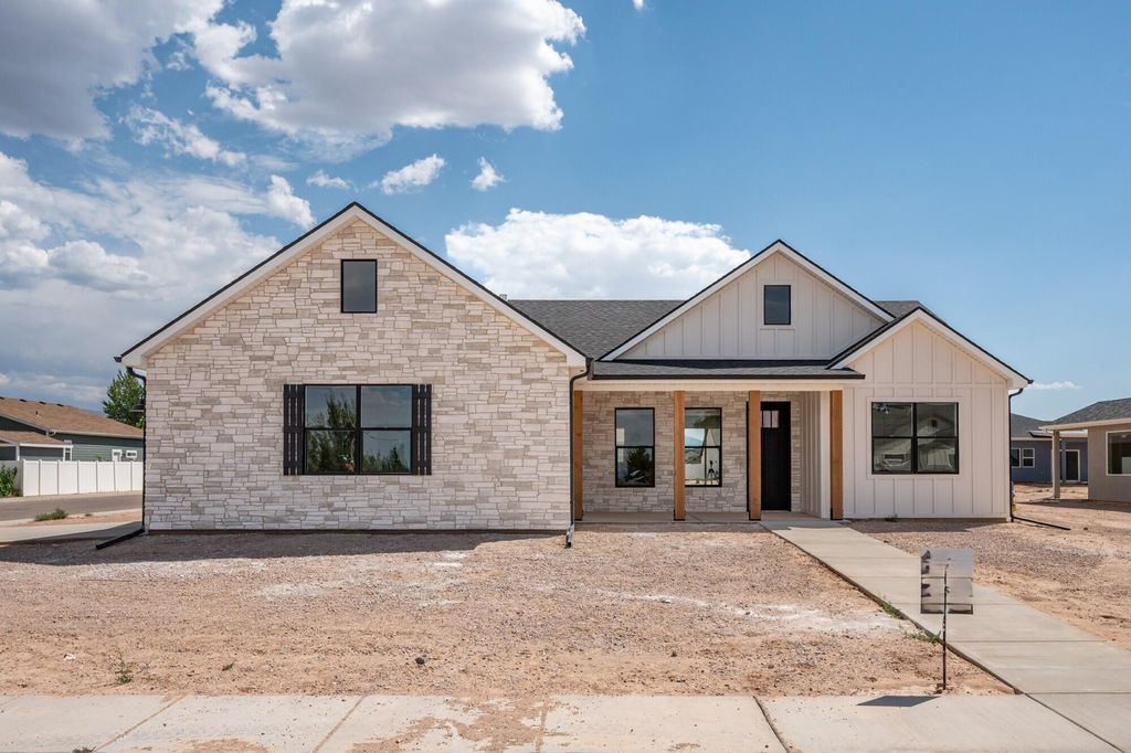 Photo of 1941 W 4750 N, Cedar City, UT 84721 (MLS # 112677)