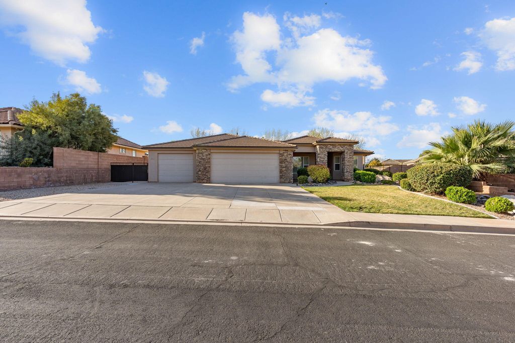 Photo of 880 E Lori LN, Washington, UT 84780 (MLS # 115275)