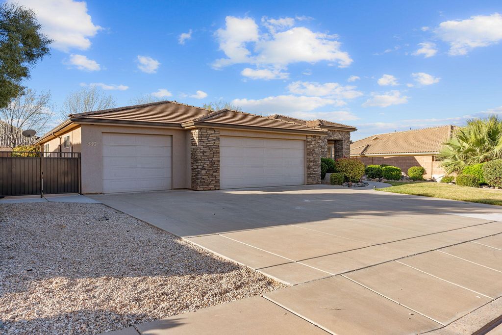 Photo of 880 E Lori LN, Washington, UT 84780 (MLS # 115275)