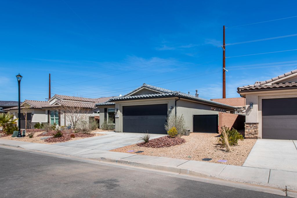 Photo of 416 W Camino Borde, Washington, UT 84780 (MLS # 115271)