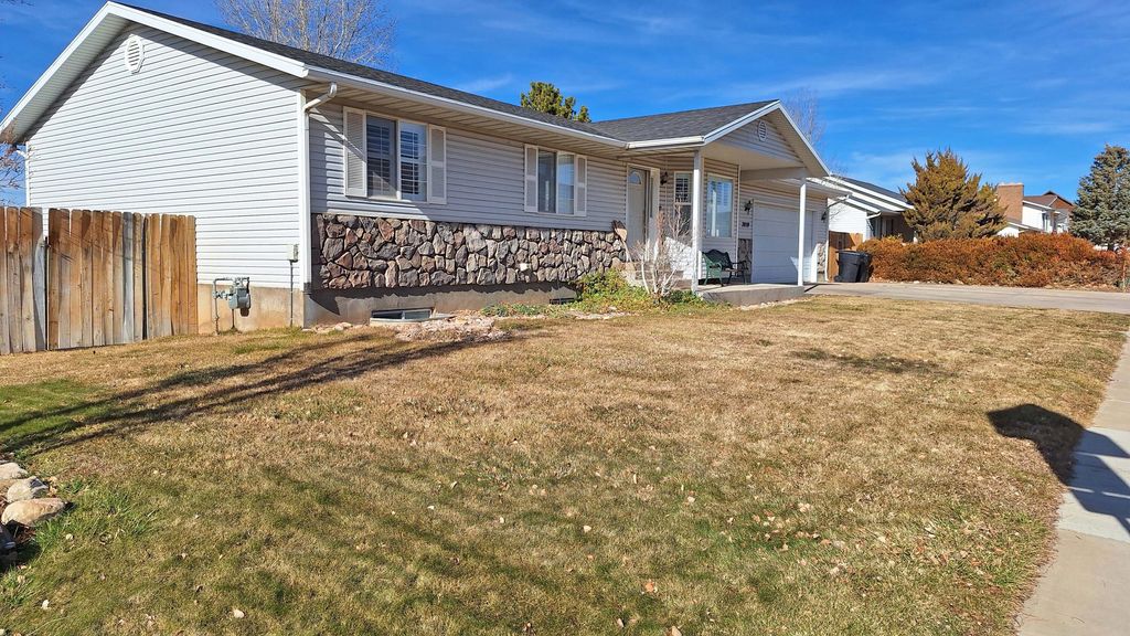 Photo of 2059 N Wedgewood LN, Cedar City, UT 84721 (MLS # 114381)