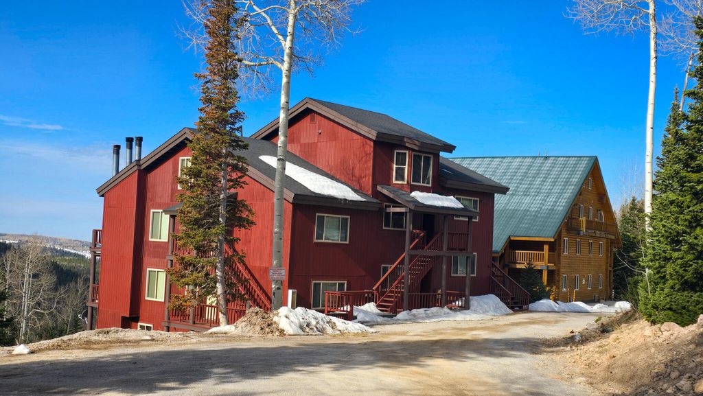 Photo of 150 S WEST VILLAGE CIR #28-E, Beaver, UT 84713 (MLS # 110905)
