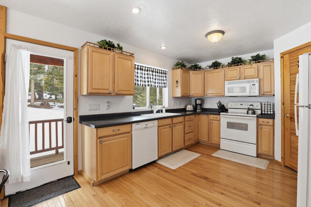 Photo of 3375 N Arapaho DR, Duck Creek Village, UT 84762 (MLS # 114909)