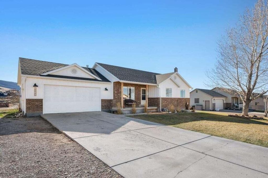 Photo of 2026 E Saddleback View DR, Enoch, UT 84721 (MLS # 114085)