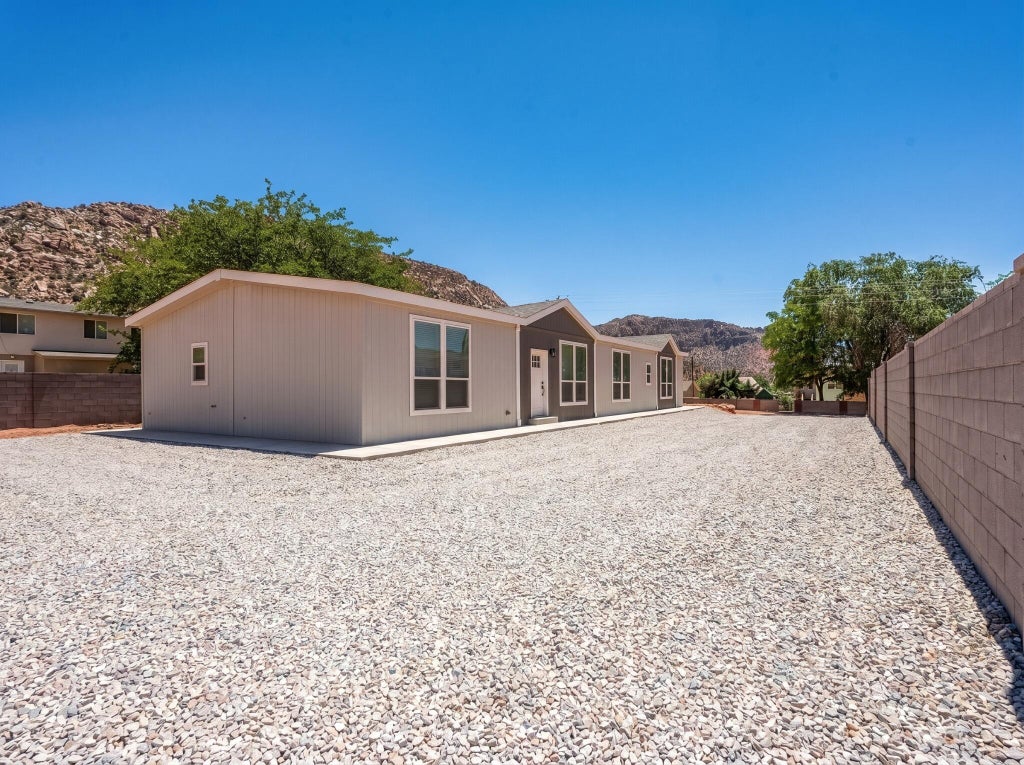Photo of 476 E Jessop Ave, Hildale, UT 84784 (MLS # 116916)
