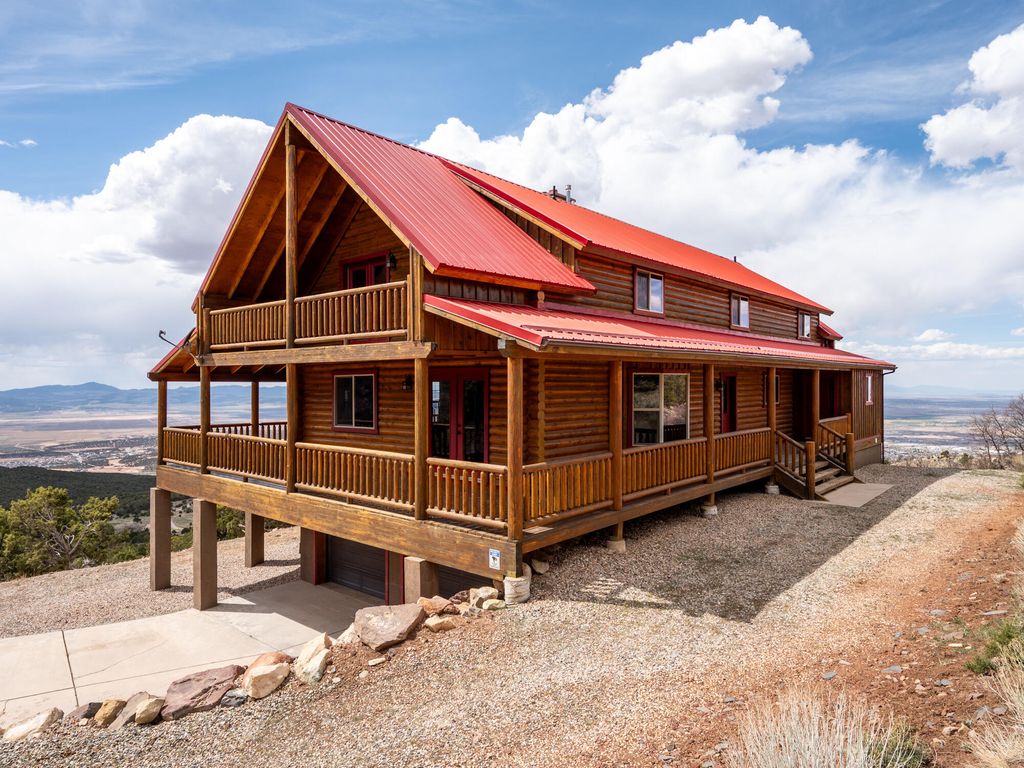 Photo of 633 E Cedar Highlands DR, Cedar City, UT 84720 (MLS # 110903)