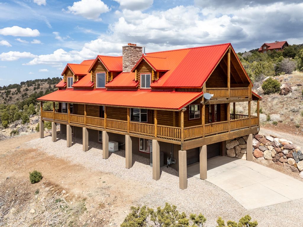 Photo of 633 E Cedar Highlands DR, Cedar City, UT 84720 (MLS # 110903)