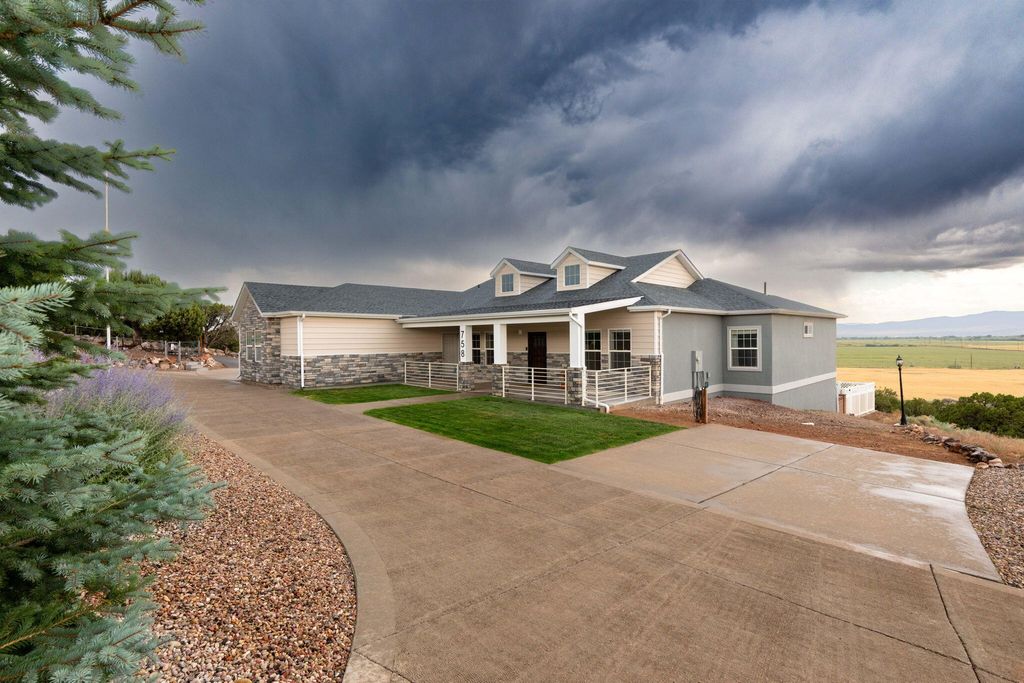 Photo of 758 S Panorama DR, Cedar City, UT 84720 (MLS # 112358)