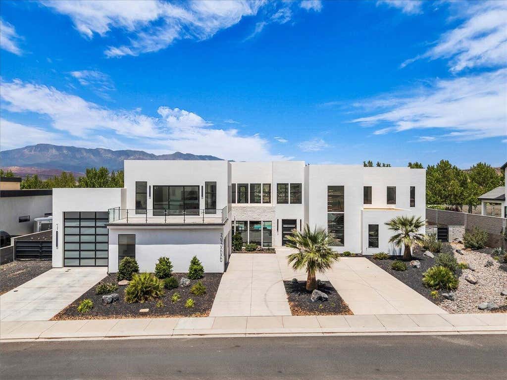 Photo of 3366 W 2100 S, Hurricane, UT 84737 (MLS # 116561)