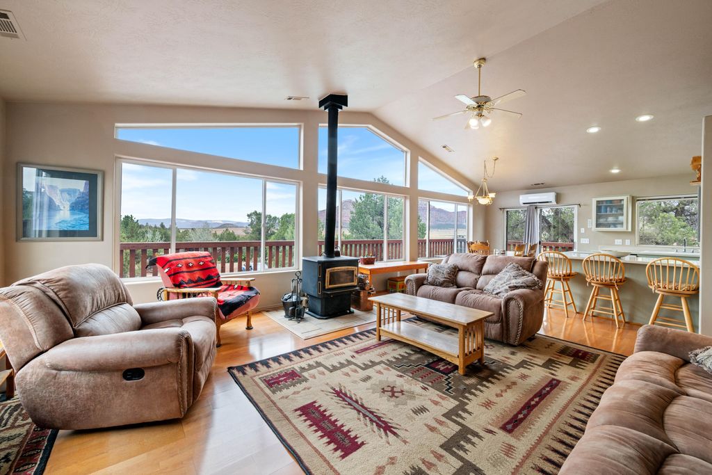 Photo of 635 N Cougar LN, Apple Valley, UT 84737 (MLS # 112981)