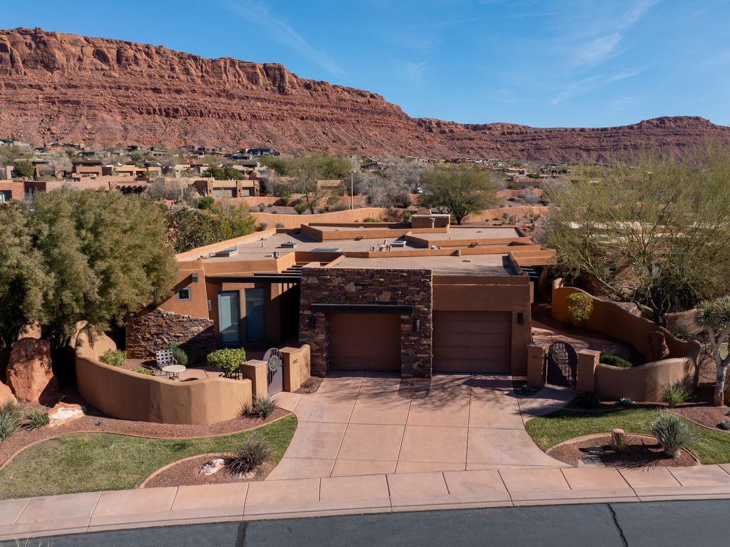 Photo of 2588 W Sinagua Trail #6, Saint George, UT 84770 (MLS # 114583)