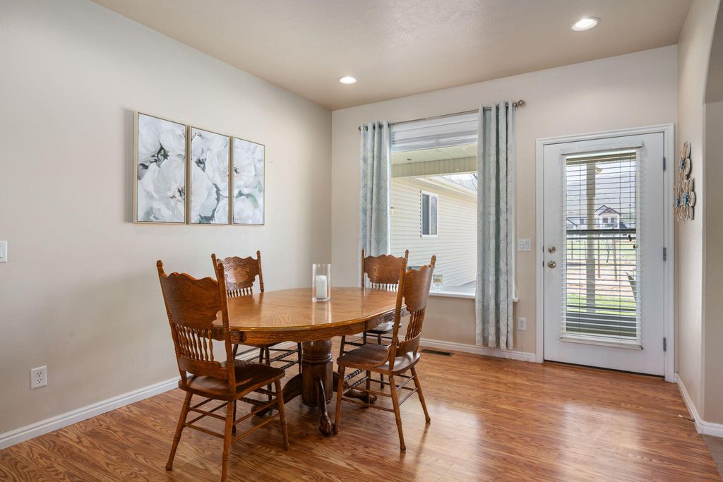 Photo of 668 S 800 E, New Harmony, UT 84757 (MLS # 116012)