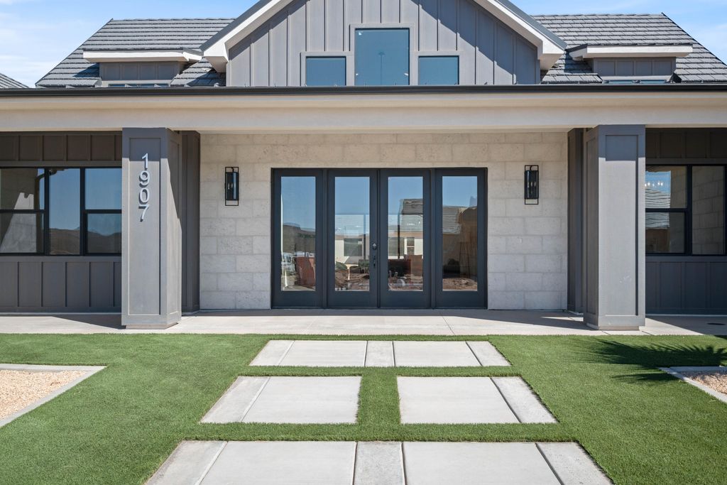 Photo of 1907 S 950 W, Hurricane, UT 84737 (MLS # 113303)