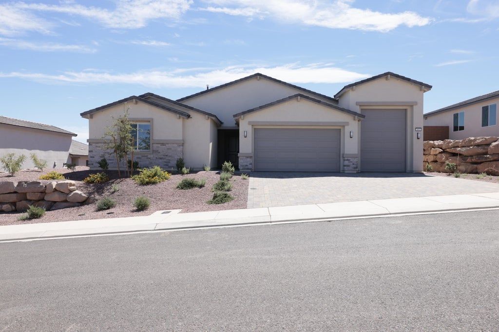 Photo of 601 S Cecita Way, Saint George, UT 84770 (MLS # 117948)