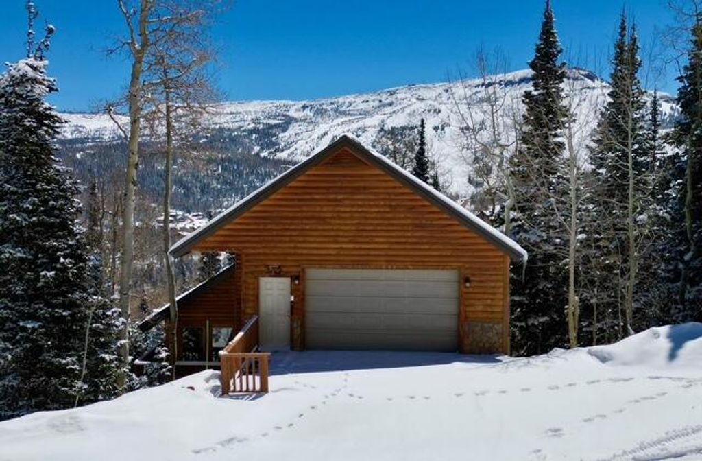 Photo of 699 W Hunter Ridge DR, Brian Head, UT 84719 (MLS # 114078)