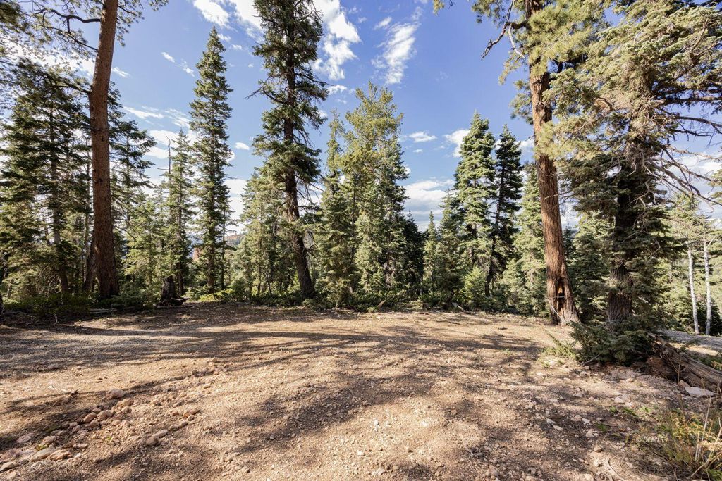 Photo of 1110 Strawberry Point RD, Duck Creek Village, UT 84762 (MLS # 115926)